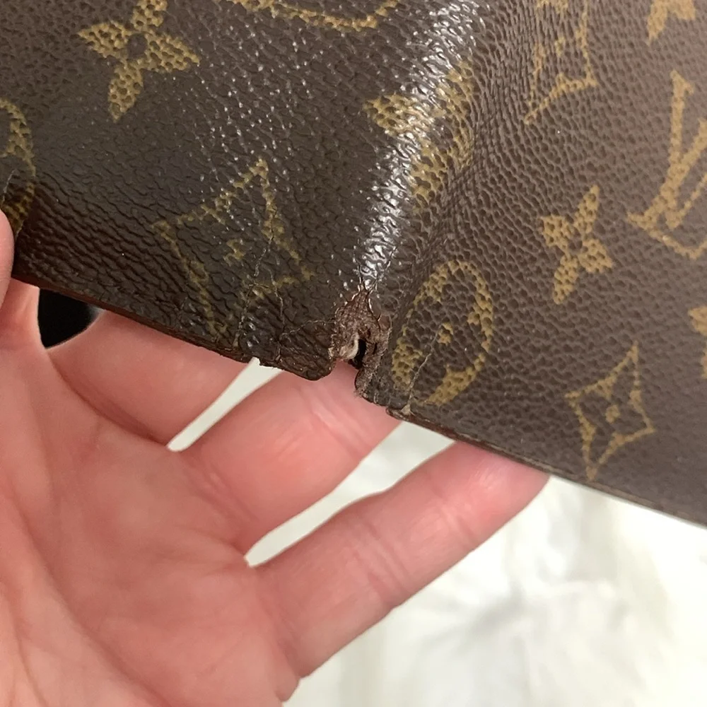 Authentic Louis Vuitton men’s bilfold monogram wallet